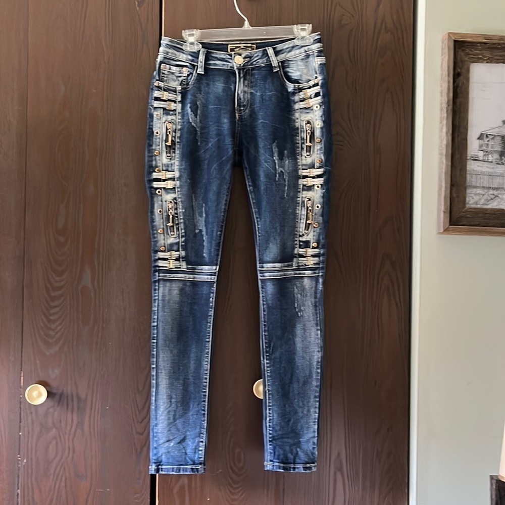 Original Denim Jeans With Zipper And Brads Decorations. Size Eur 40/Us 7